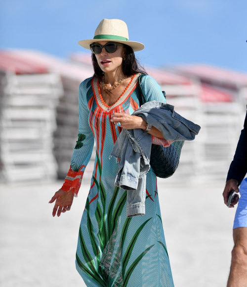 Bethenny Frankel Out at Beach in Miami, December 2024 2