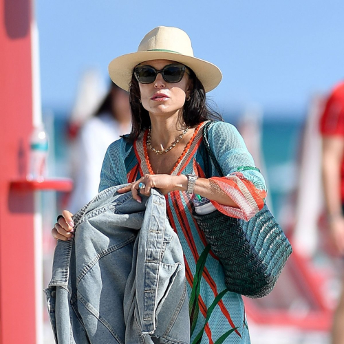 Bethenny Frankel Out at Beach in Miami, December 2024 4