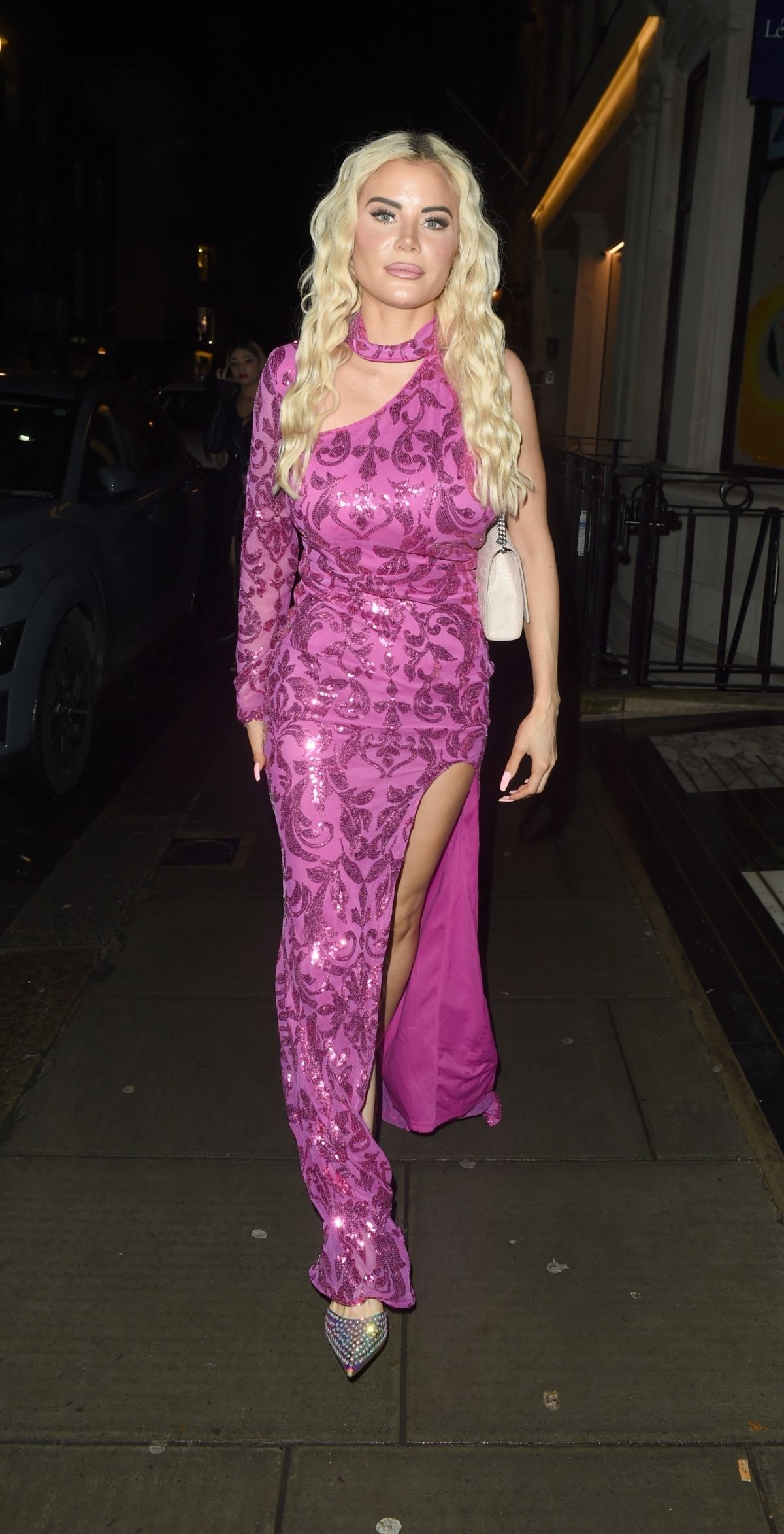 Carla Howe Arrives at Bagatelle in London, December 2024