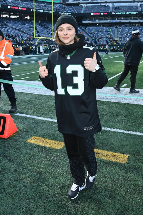 Chloe Moretz at NFL Game Between Jets and Seahawks, December 2024 3