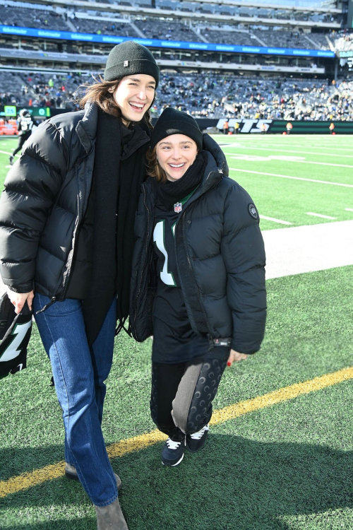 Chloe Moretz at NFL Game Between Jets and Seahawks, December 2024 5