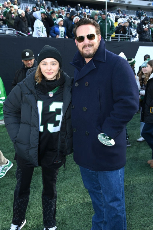 Chloe Moretz at NFL Game Between Jets and Seahawks, December 2024 6