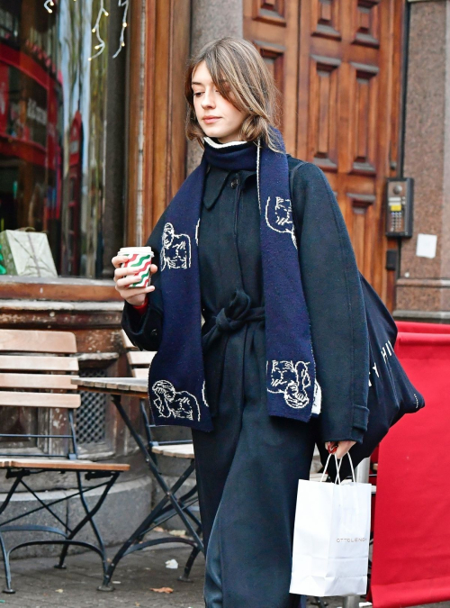 Daisy Edgar-Jones Out Shopping in London, December 2024