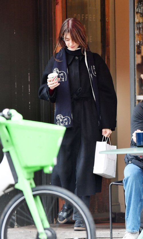 Daisy Edgar-Jones Out Shopping in London, December 2024 9