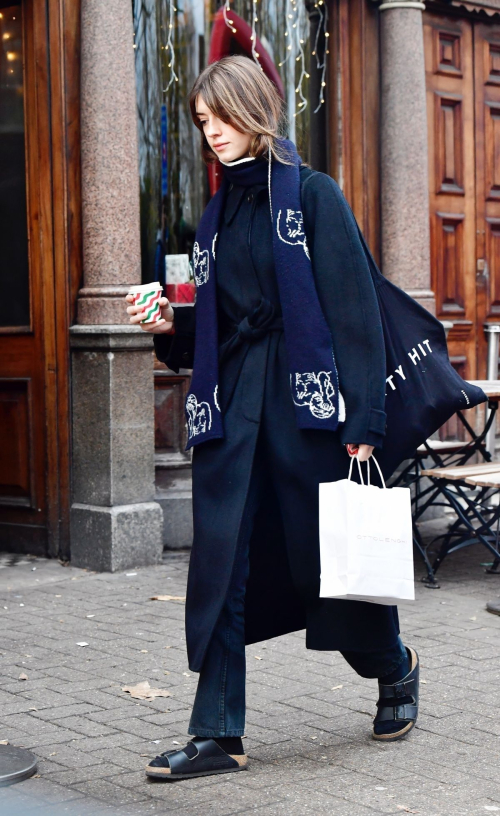 Daisy Edgar-Jones Out Shopping in London, December 2024 2