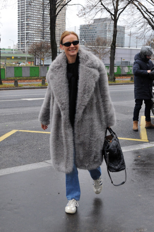 Diane Kruger Arrives at Radio France Inter Studios, December 2024 2