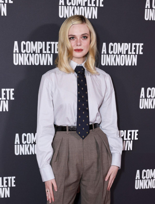 Elle Fanning at A Complete Unknown Photocall in London, December 2024 2