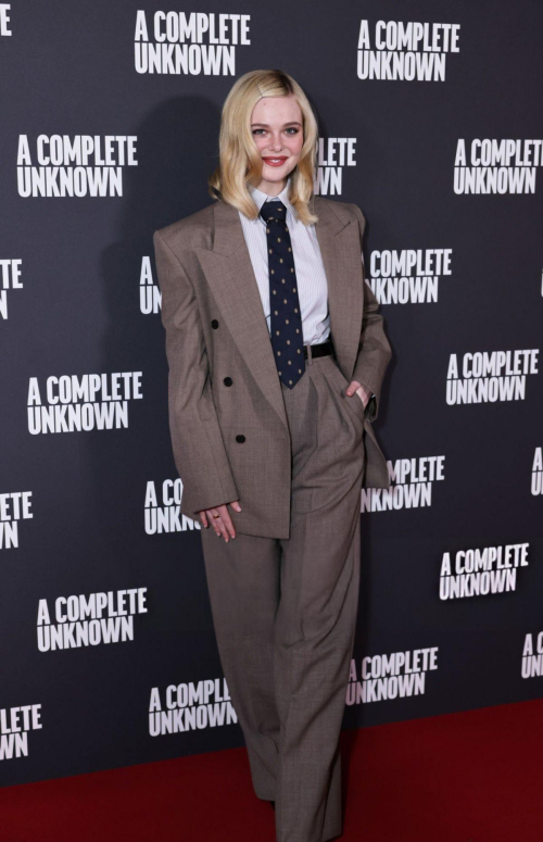 Elle Fanning at A Complete Unknown Photocall in London, December 2024 4