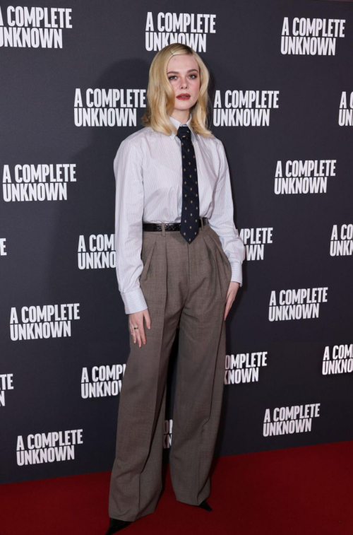 Elle Fanning at A Complete Unknown Photocall in London, December 2024 5