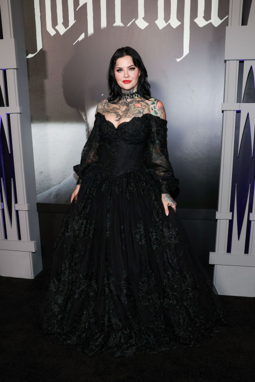 Heidi Lavon Dazzles at Nosferatu Premiere in Los Angeles, December 2024 1