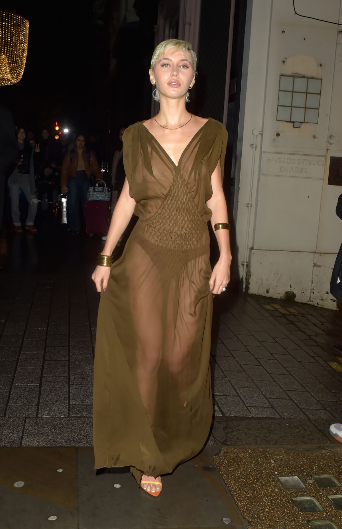 Iris Law Arrives at Soho Mews Mayfair, December 2024