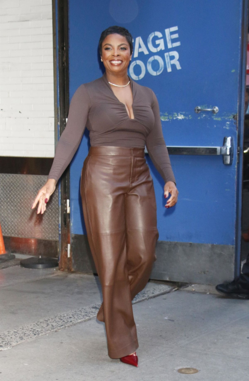 Janelle James Arrives at Good Morning America in New York, December 2024 4