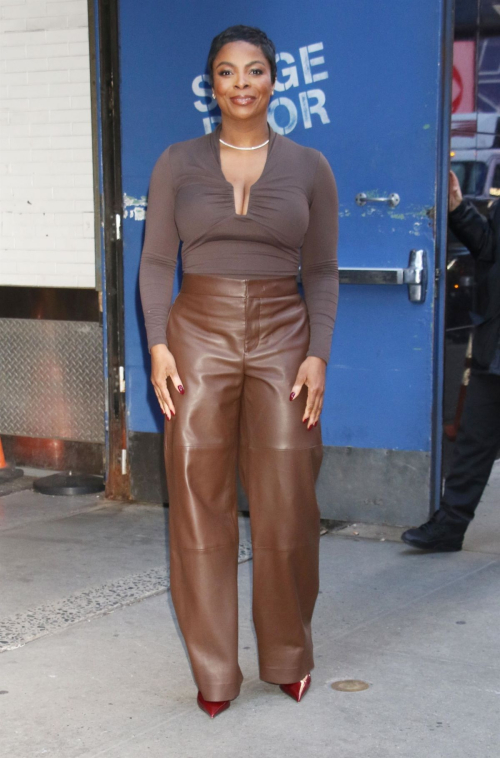 Janelle James Arrives at Good Morning America in New York, December 2024 6