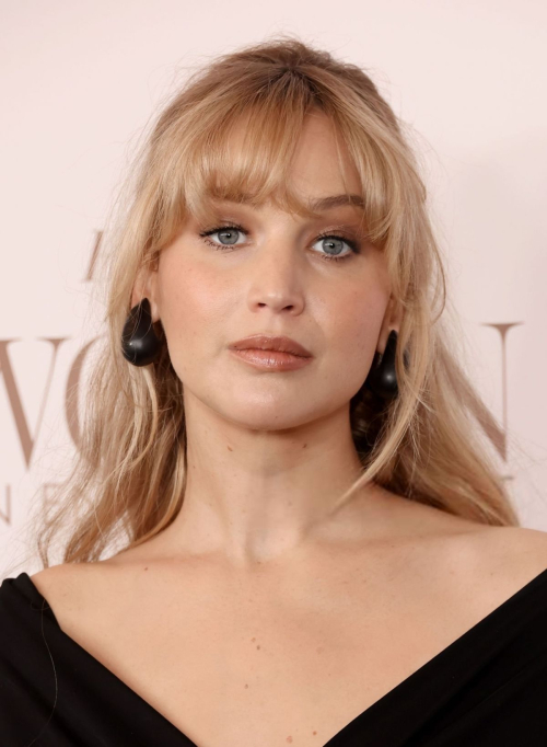 Jennifer Lawrence at Annual Women in Entertainment Gala, December 2024 7