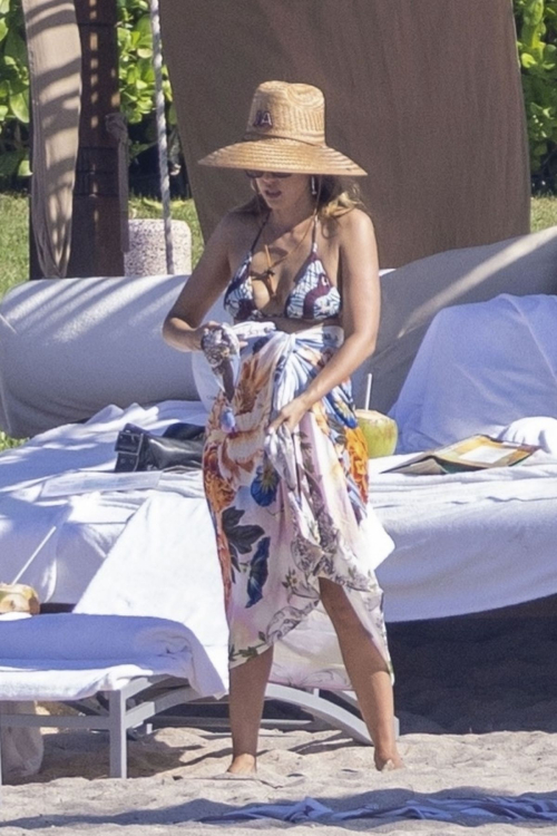 Jessica Alba on Vacation in Mexico, December 2024 2