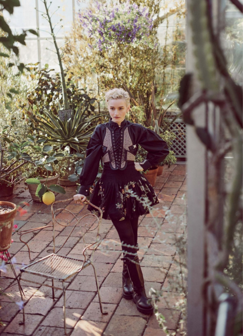 Julia Garner in Marie Claire Australia, January 2025 4