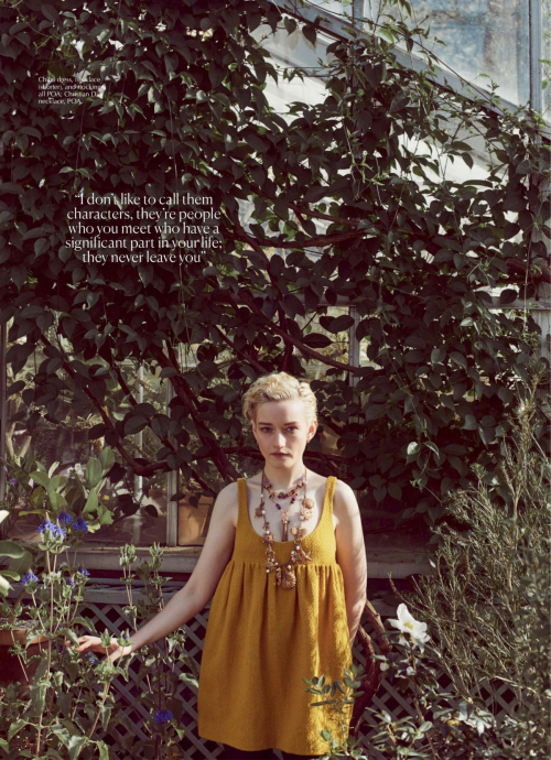 Julia Garner in Marie Claire Australia, January 2025 6