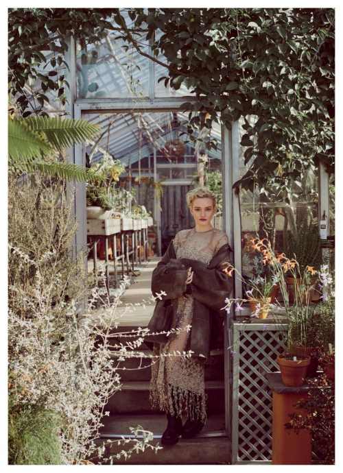 Julia Garner in Marie Claire Australia, January 2025 8