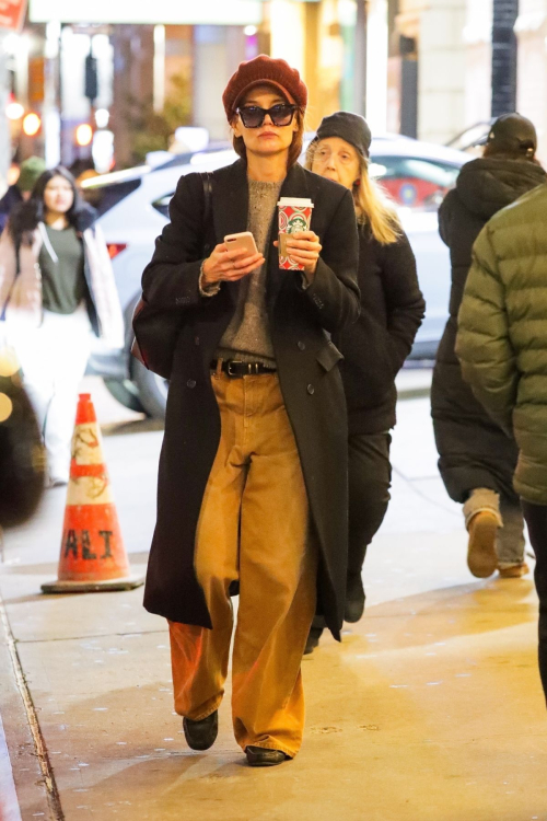 Katie Holmes Out for Coffee in New York, December 2024 2