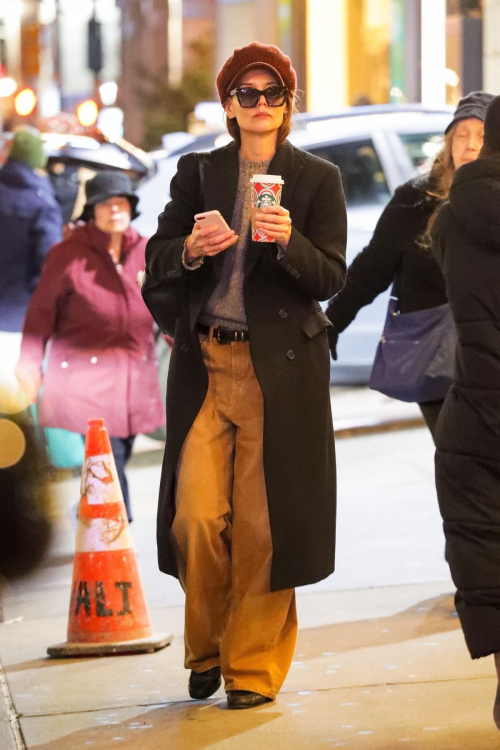 Katie Holmes Out for Coffee in New York, December 2024 6