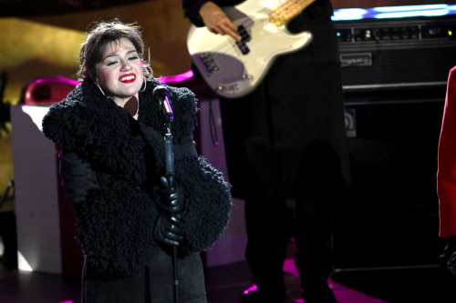 Kelly Clarkson at Rockefeller Center Christmas Tree Lighting, December 2024 3