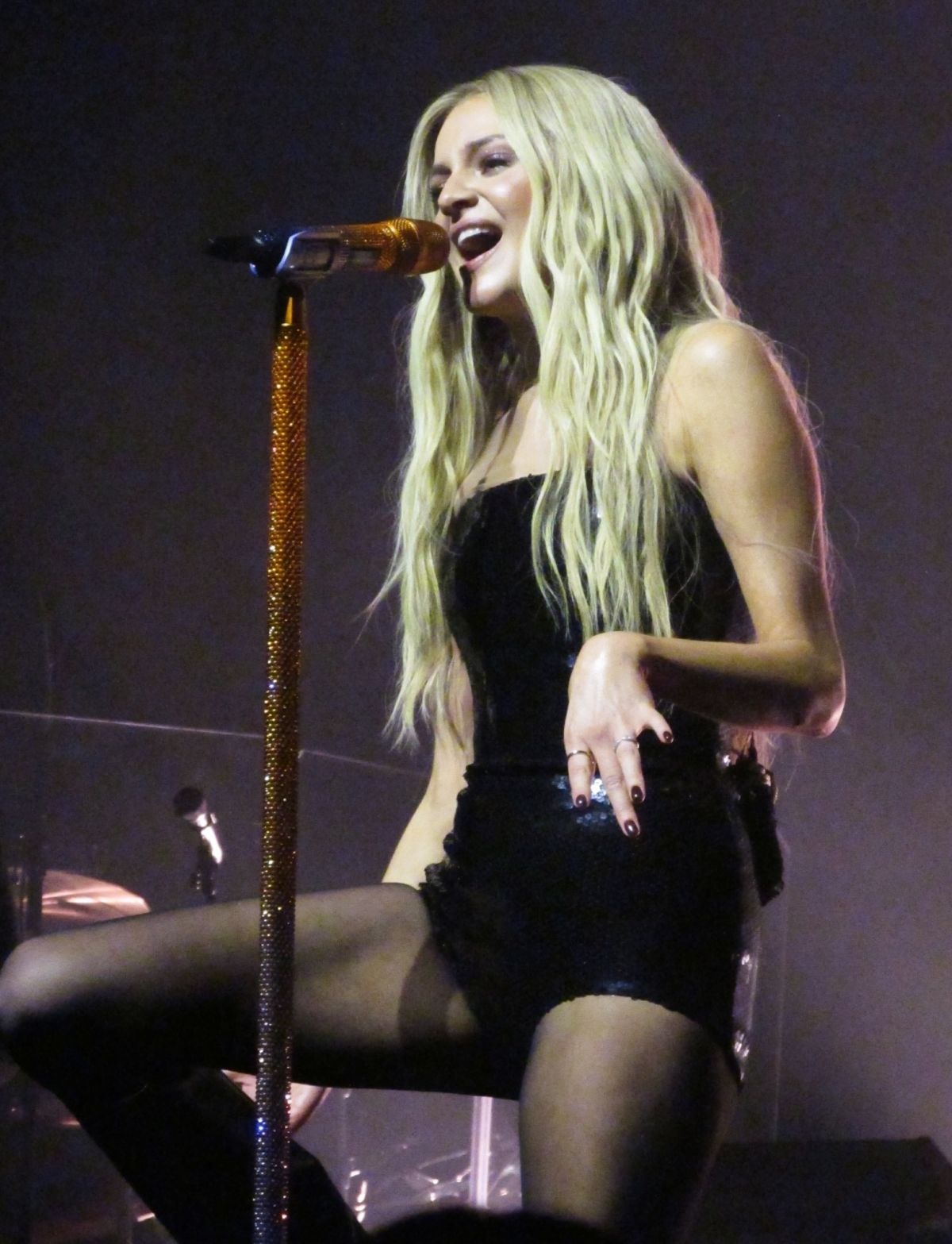 Kelsea Ballerini Performs at Camden Roundhouse, December 2024