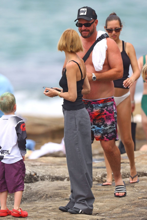 Lara Worthington Out with Brother in Sydney, December 2024 1