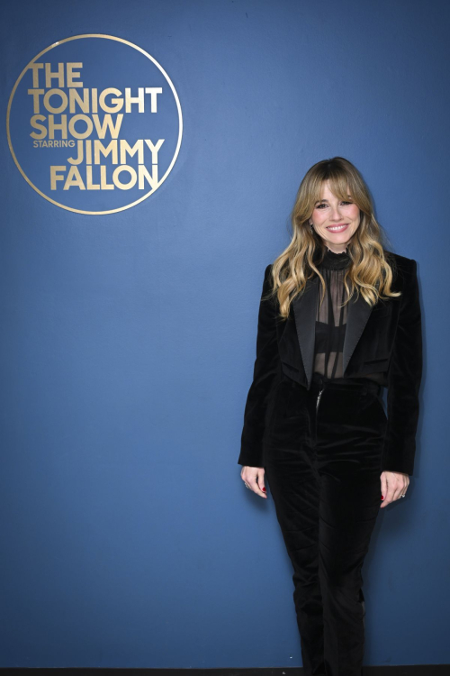 Linda Cardellini at Tonight Show Starring Jimmy Fallon in New York, December 2024