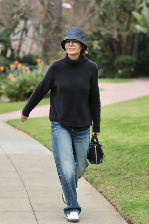 Lisa Rinna Arrives at The Beverly Hills Hotel in Los Angeles, December 2024 1