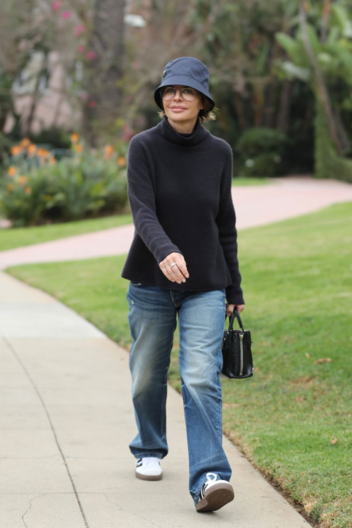 Lisa Rinna Arrives at The Beverly Hills Hotel in Los Angeles, December 2024 3