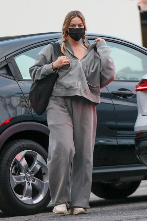 Margot Robbie Arrives at Her Office in Los Angeles, December 2024