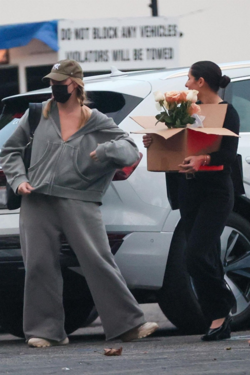 Margot Robbie Arrives at Her Office in Los Angeles, December 2024 2