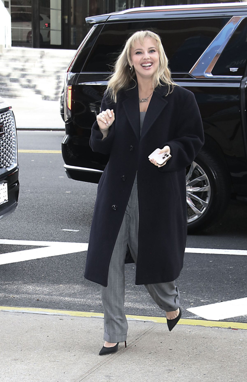 Mia Rodgers Arrives at Drew Barrymore Show in New York, December 2024 2