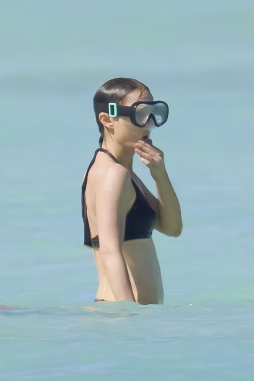 Natalie Portman in Bikini at Le Barthelemy Hotel Beach, December 2024 4