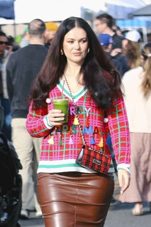 Natasha and Martin Blasick Out at Farmers Market in Los Angeles, December 2024 6