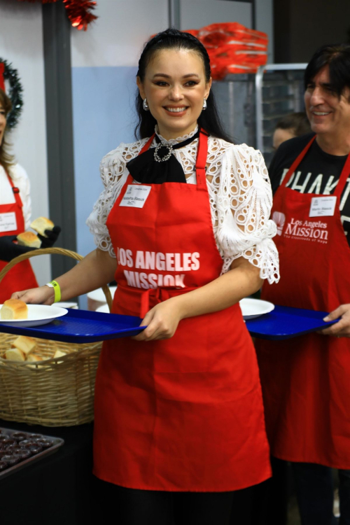 Natasha Blasick Serving Meals to Homeless, December 2024 6