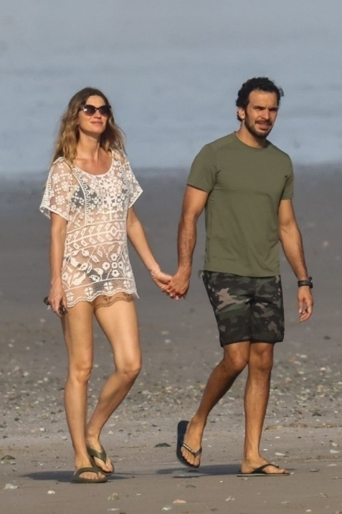 Pregnant Gisele Bündchen and Joaquim Valente at a Beach, December 2024