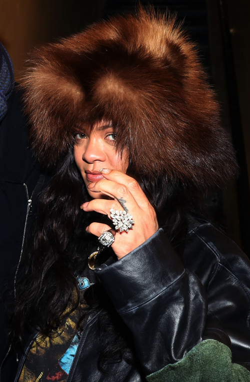 Rihanna Hosts Girls Like Karaoke Night in NYC, December 2024 2