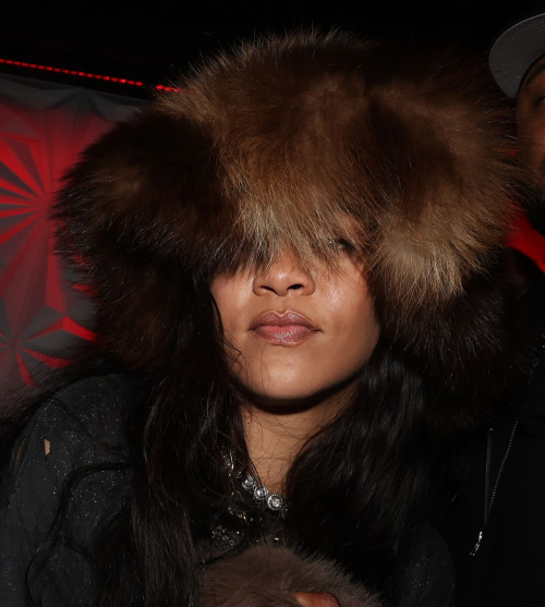 Rihanna Hosts Girls Like Karaoke Night in NYC, December 2024 7