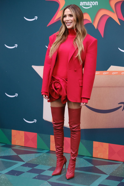 Rosanna Zanetti at Amazon Christmas Mission Event in Madrid, December 2024 2