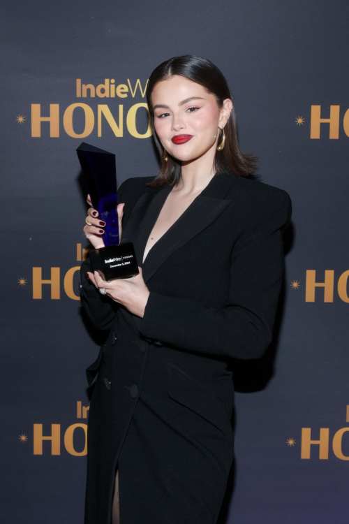 Selena Gomez Receives Spotlight Award at IndieWire Honors, December 2024 1