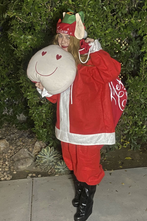 Taryn Manning Dressed as Santa in Pasadena, December 2024 2