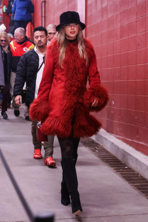 Taylor Swift at Houston Texans Game, December 2024 1