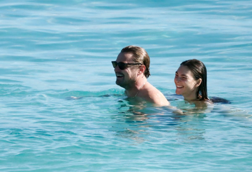 Vittoria Ceretti with Leonardo DiCaprio at the Beach, December 2024 10