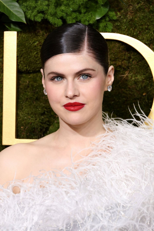 Alexandra Daddario at 82nd Golden Globes in Beverly Hills, January 2025 3