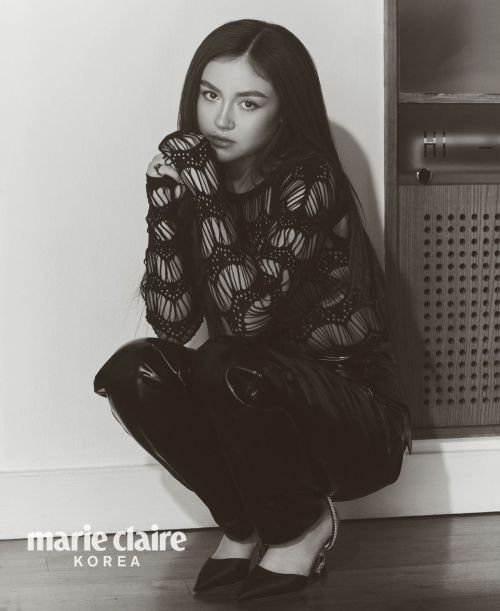 Anna Cathcart Featured in Marie Claire Korea, January 2025 1