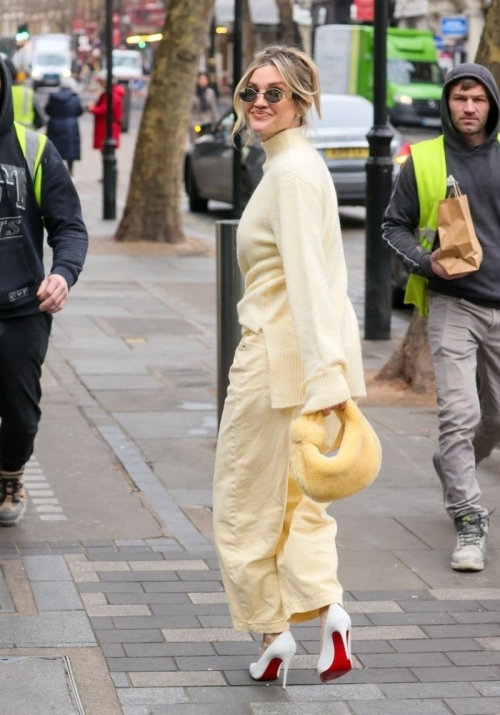 Ashley Roberts Leaves Heart Radio Studio in London, January 2025 3