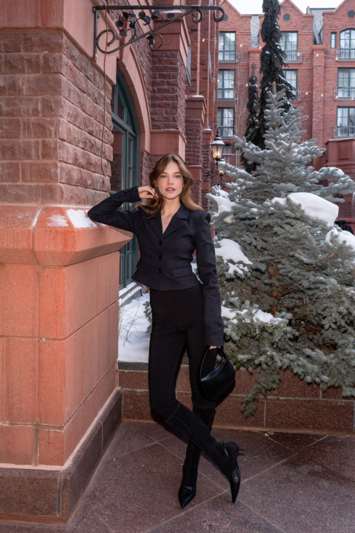 Barbara Palvin at Revolve x The Snow Lodge in Aspen, January 2025 1