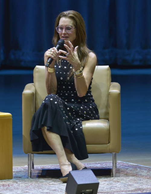 Brooke Shields Discusses New Book at Adrienne Arsht Center, January 2025 5