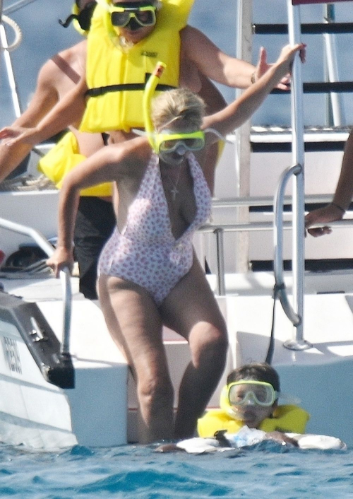 Claire Sweeney Snorkelling in Barbados, January 2025 5